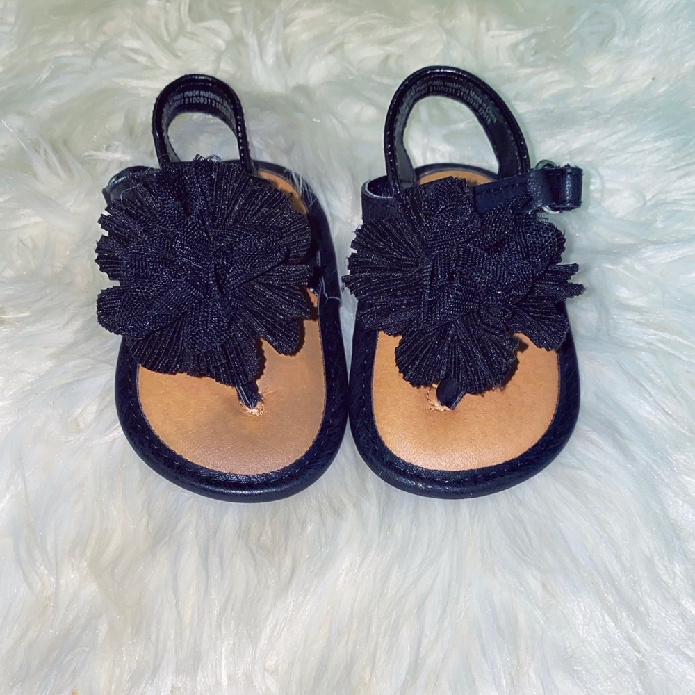 Baby girl sandals. Black.